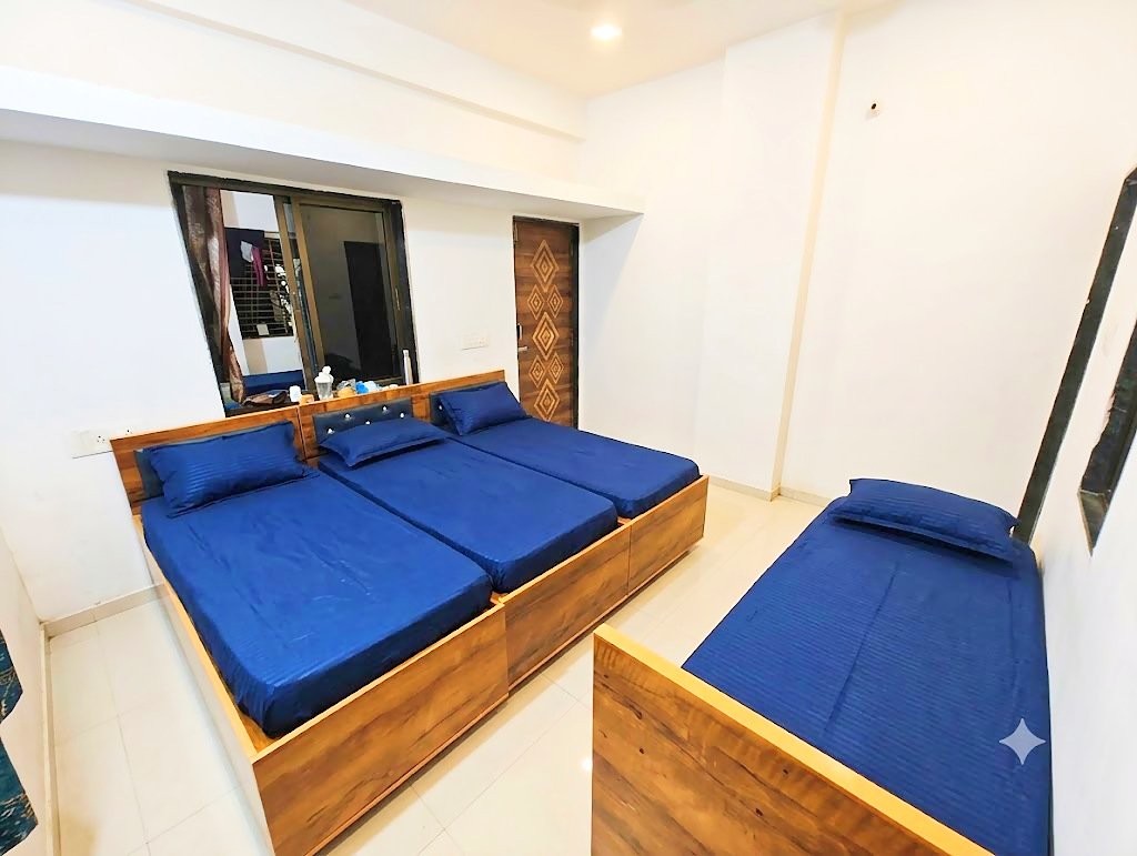 4 sharing room at Shivam PG, boys PG in Prahlad Nagar, Ahmedabad