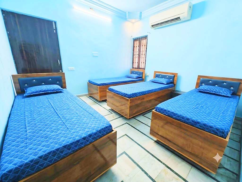 4 sharing AC room at Shivam PG, boys PG in Prahlad Nagar, Ahmedabad