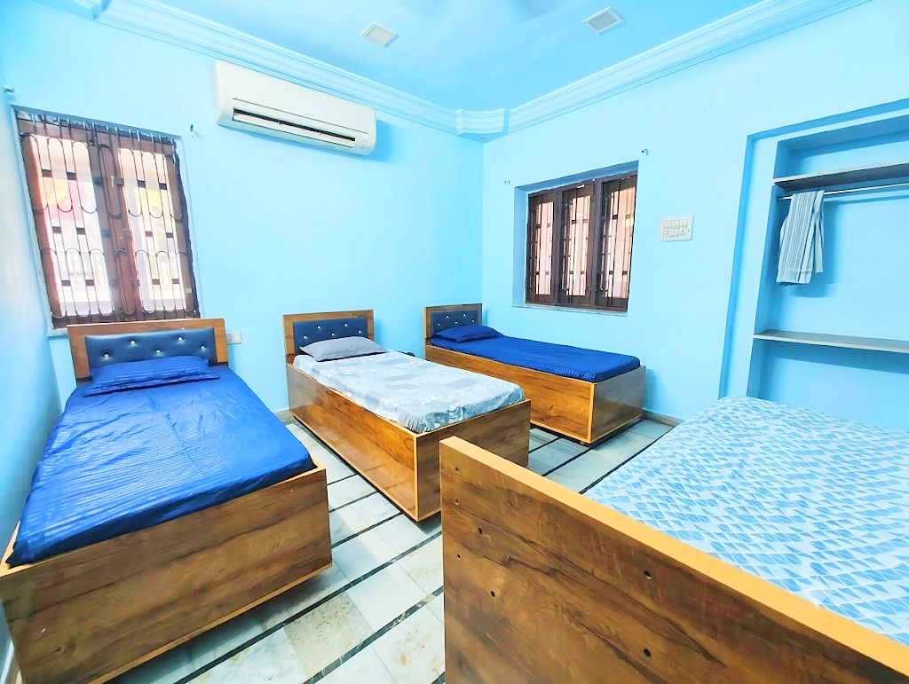 4 sharing AC room at Shivam PG, boys PG in Prahlad Nagar, Ahmedabad