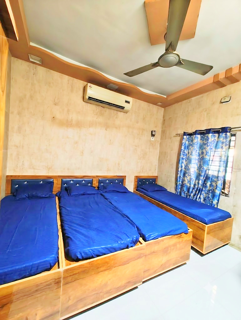 4 sharing AC room at Shivam PG, boys PG in Prahlad Nagar, Ahmedabad